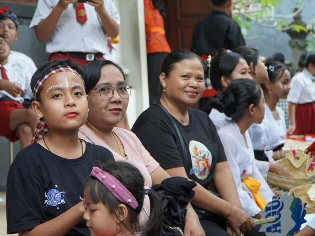 Antusiasme dan Dukungan Orang Tua Siswa Warnai Perpisahan Siswa Kelas 6 SD No. 2 Dalung